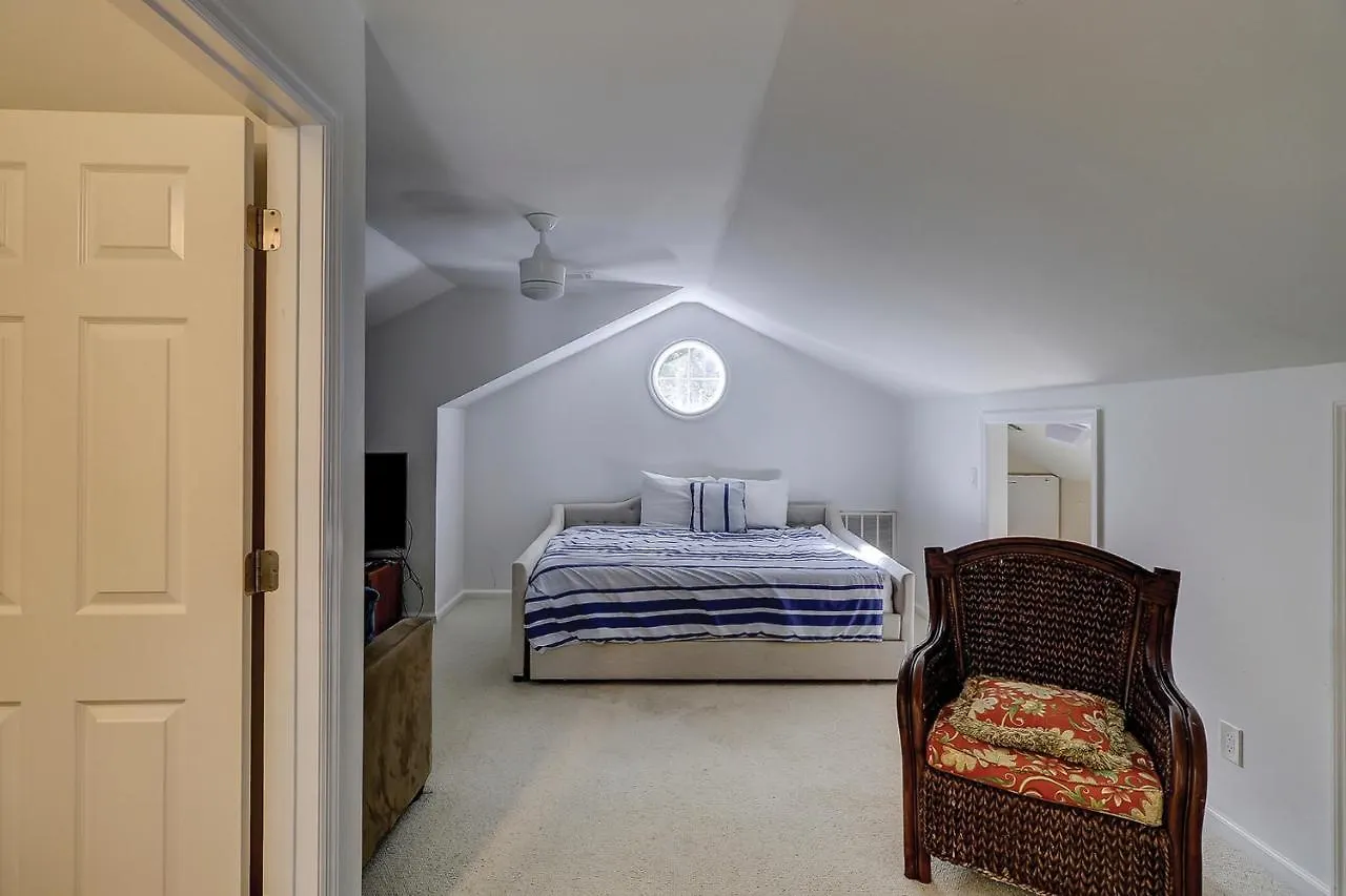 Luxury Updated 6 Bedroom Home Private Pool Near Ocean Bikes & Beach Gear Included Hilton Head Island Holiday home