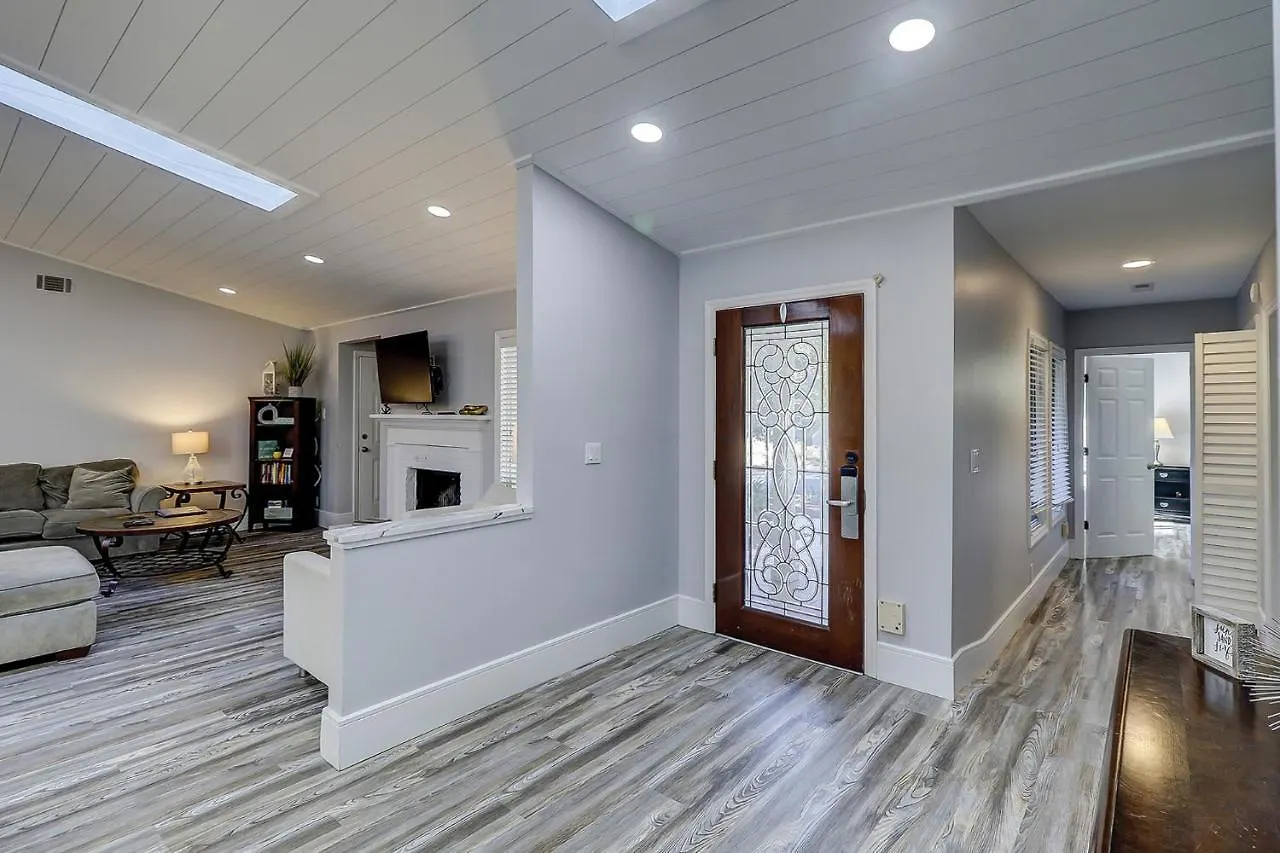 Luxury Updated 6 Bedroom Home Private Pool Near Ocean Bikes & Beach Gear Included Hilton Head Island Holiday home