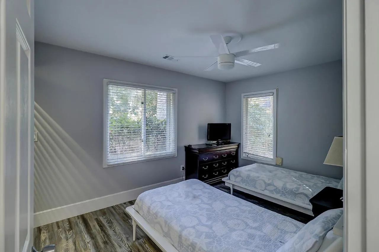 Holiday home Luxury Updated 6 Bedroom Home Private Pool Near Ocean Bikes & Beach Gear Included Hilton Head Island